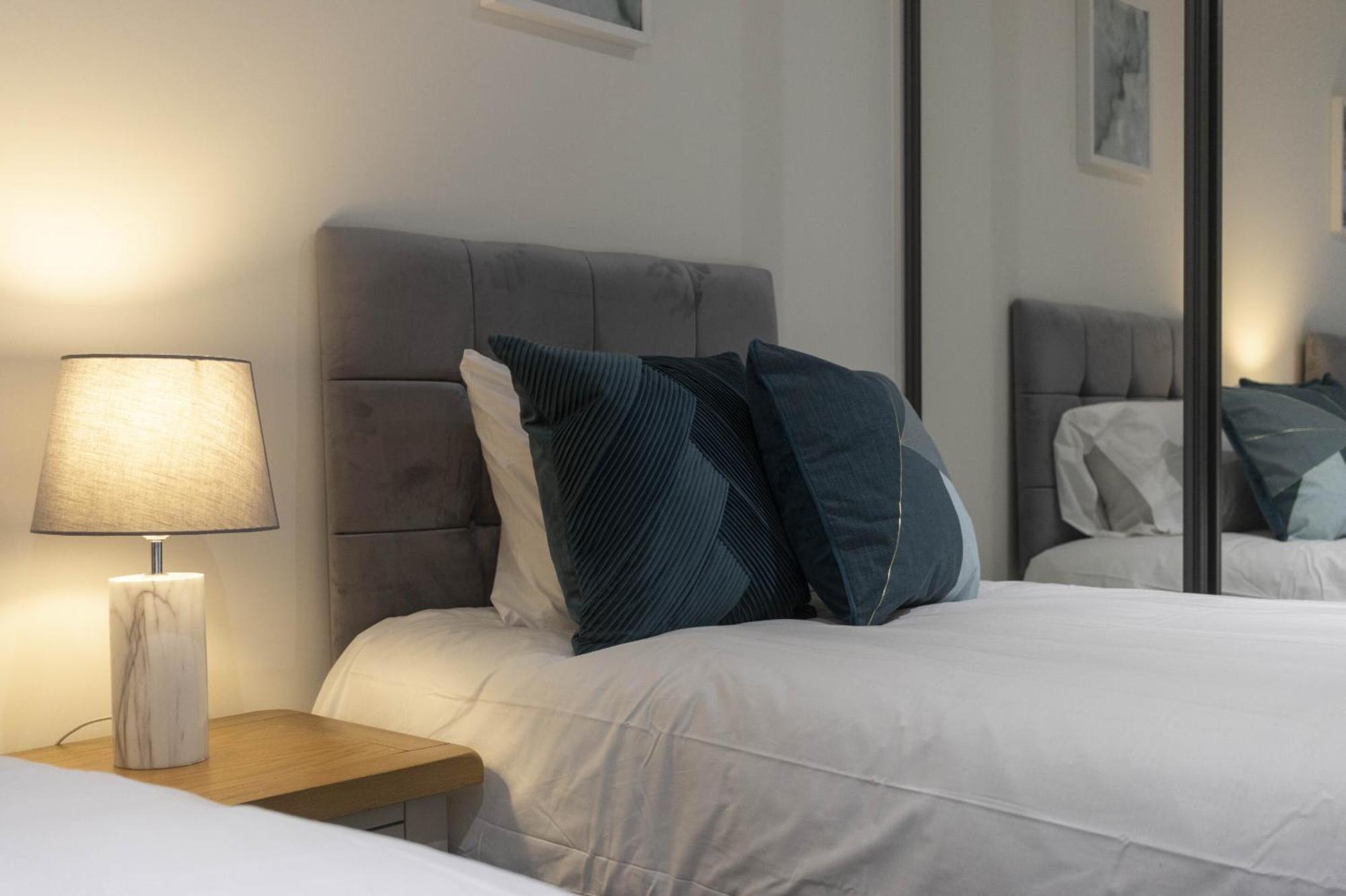 Apartment Linacre 1&2 - One And Two Bed Flat Behind The Cathedral With Free Parking And Fast Wifi Exeter